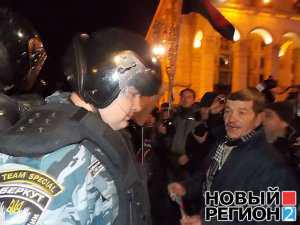 На Майдане 8 годовщину «оранжевой революции» отметили дракой с «Беркутом»