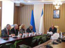 Могилёв поручил народным депутатам от Крыма постоянно оценивать работу местной власти
