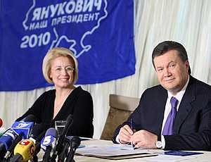 Янукович уволил Анну Герман с должности советника