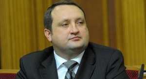 Арбузов настаивает на принятии закона о 15% сборе с продажи валюты