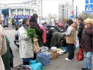 В Севастополе предприимчивые старушки не желают уходить с тротуаров и грозятся взяться за вилы