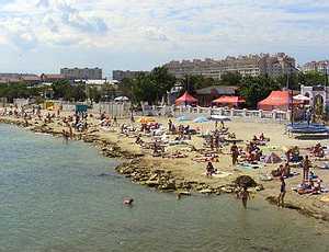 В Севастополе известного кондитера выгоняют с пляжа «Омега»