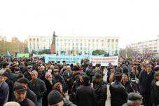 Крымские татары вышли на митинг в защиту своих прав