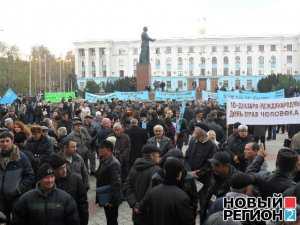 Участники меджлисовского митинга в Симферополе вступились за татарских карателей