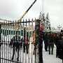 «Свобода» спилила забор у Верховной Рады, установленный после штурма афганцев