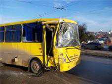 За 11 месяцев в Крыму произошло 77 ДТП с участием водителей маршруток