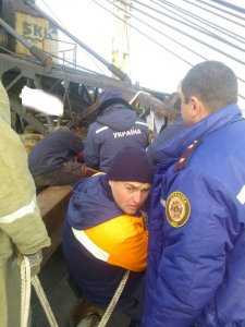 В Севастополе на сухогрузе обрушилась стрела корабельного крана: пострадали два человека