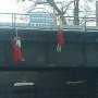Украинские националисты в Киеве символически повесили «советского Деда Мороза» и «его сожительницу – Снегурочку»