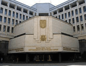 Крымский парламент боится публиковать объявление о суде по иску об отмене Конституции автономии