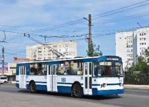 В Севастополе пассажирка троллейбуса №14 провалилась в люк и сломала ногу