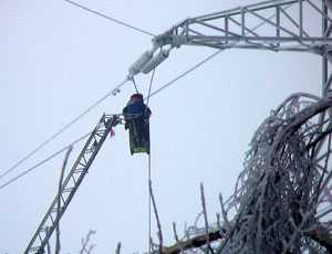В Евпатории оборвавшийся кабель высоковольтной линии пришлось доставать из озера