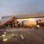 Из разломанного самолета Ту — 204 достали два тела в форме пилотов, ещё одна пострадавшая умерла в больнице