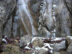 Турист заблудился в горах и упал с Бойкинского водопада