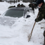 На Ай-Петри автомобиль с туристами застрял в снегу