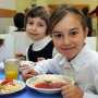 Чиновники накормили симферопольских школьников на лишний миллион