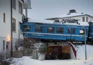 В Швеции уборщица на угнанном поезде врезалась в дом