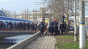 В Керчи двое разбойников с пистолетом ворвались в частный дом