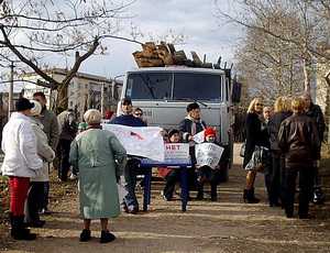 Севастопольские активисты отметили День Соборности под колесами строительной техники