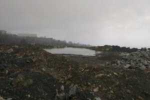 Оползневый участок под Алупкой завалили строительным мусором