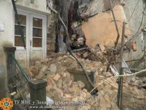 В Ужгороде из-за сильных осадков обвалился дом