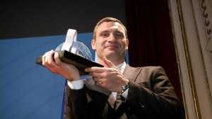 «Больной» Виталий Кличко слетал в Европу за премией