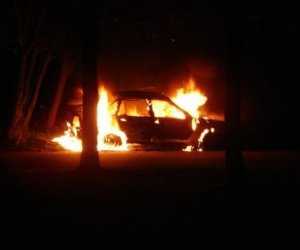 В Ночное Время в Крыму сгорели две машины