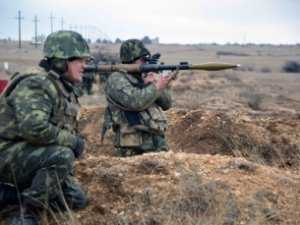 Морпехи стреляют из гранатометов в Крыму