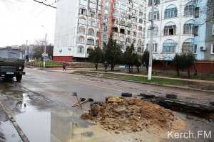 В Керчи перекрыли ул. Горького: опять провалилась дорога