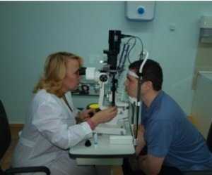 Медики Феодосии начали проводить глазные операции с лазером