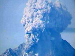 Вулкан на Камчатке выбросил столб пепла на высоту 7 км