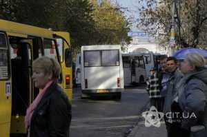 С пятью автоперевозчиками в Столице Крыма расторгнуты договоры