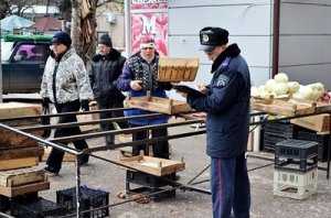 В Симферополе наказали штрафом очередных непобедимых стихийных торговцев