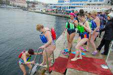 Севастополь посетили любители зимнего плавания из трёх стран