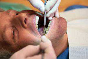 Симферопольские стоматологи искали деньги во рту у ветеранов
