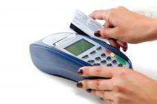 В заведениях Ялты предложили установить терминалы для расчетов банковскими карточками