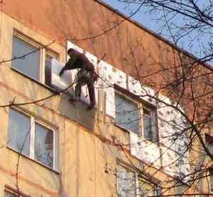 В Евпатории, при выполнении фасадных работ, сорвался мужчина