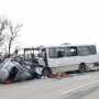 На трассе Столица Крыма — Евпатория рейсовый автобус столкнулся с иномаркой: один погибший, 13 потерпевших