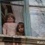 В Керчи нерадивая мамаша на весь день бросила троих малышей в закрытой квартире