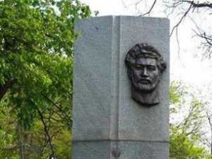 Евпатория уберет с набережной памятник видному большевику