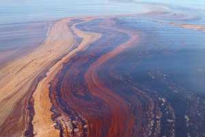 Под Одессой нефтяное пятно от затонувшего теплохода растянулось на 840 тыс. кв. метров