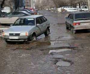 На дорогах Крыма насчитали 4,6 тыс. километров ям и выбоин