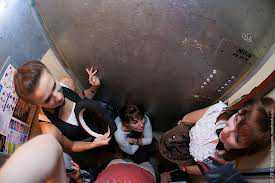 В Житомире 46 человек одновременно застряли в лифтах