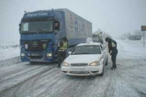 В пяти регионах Украины ограничили движение транспорта из-за снегопада