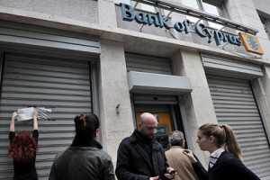 Крупнейший банк Кипра попросил ввести налог на депозиты