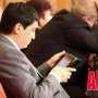 Депутат Абдураимов даже во время заседания крымского парламента не отрывается от покера