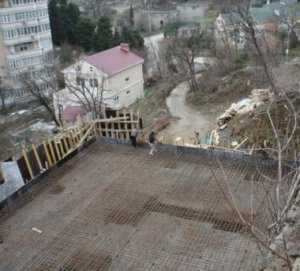 В охранной зоне памятника архитектуры в Ялте началась стройка