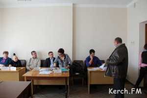 Керчан наказывают штрафом за стройматериалы перед домами