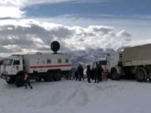 В России снежная лавина снесла поезд с рельсов