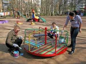 Субботник в Крыму: площадки покрасили, Салгир почистили