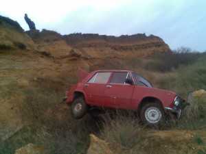 В Крыму авто с пассажирами упало с 8-метрового обрыва